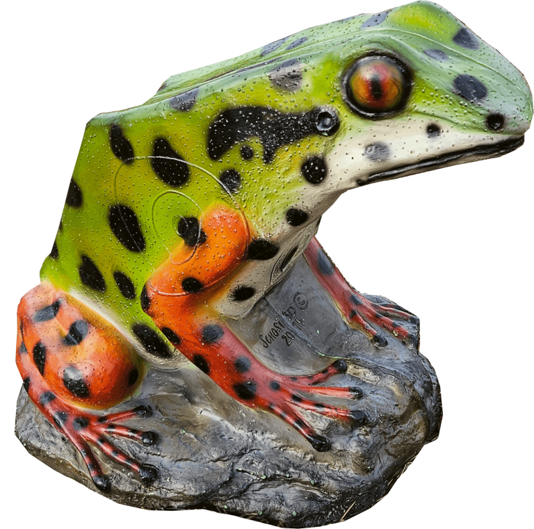 Handgefertigter 3D-Frosch als Zielscheibe für Bogensport im Schosi3D Bogenparcours Leogang
